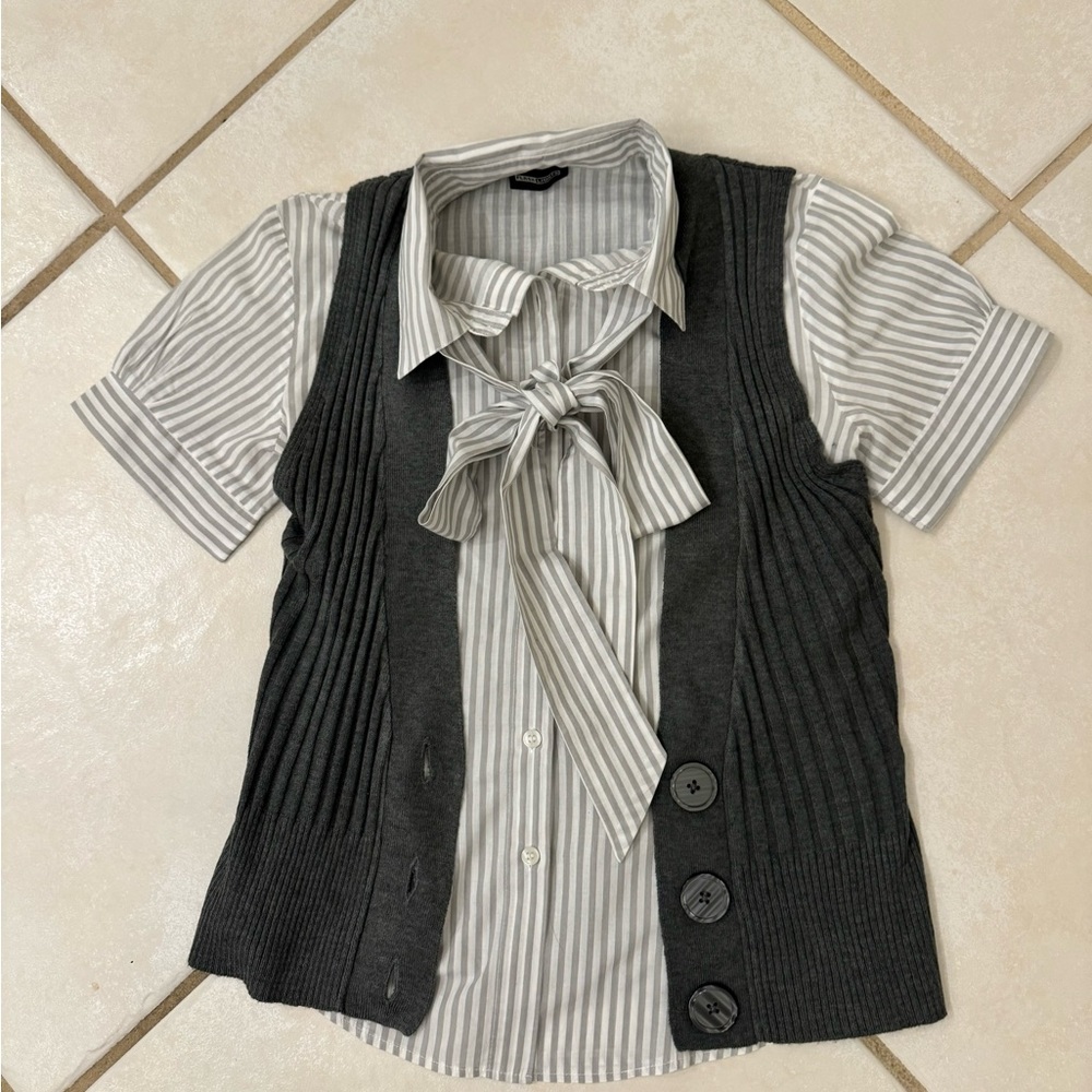 Flash light, fitted blouse  & vest set. Very good condition, size S.